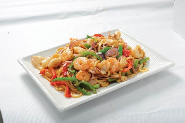 60 炒海鲜乌冬面 STIR FRIED SEAFOOD UDON.