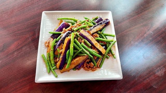 92 XO醬炒肉末茄子 XO STIR FRIED EGGPLANT, STRING BEANS WITH MINCED MEAT XO.