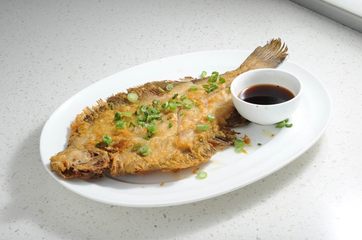 125 酥炸原条龙利 DEEP FRIED WHOLE SOLE
