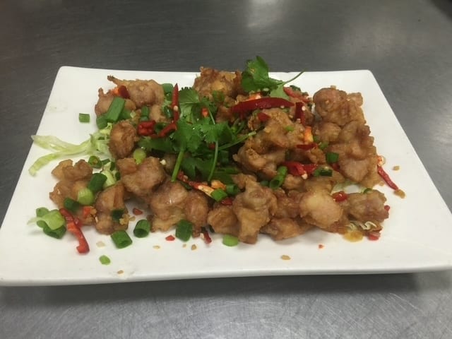 103 椒盐鸡膝 SALT & PEPPER CHICKEN CARTILAGE.
