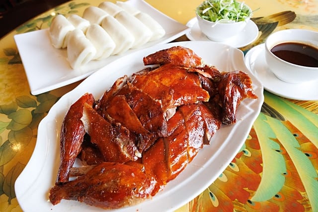 A 北京烤鸭 (全只) PEKING DUCK (WHOLE W/ 16PCS BUN).