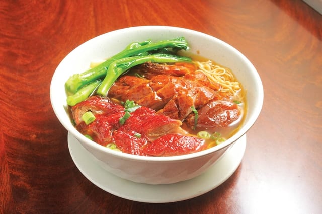 G 烤鸭和叉烧双拼汤面 ROASTED DUCK & BBQ PORK NOODLE SOUP.