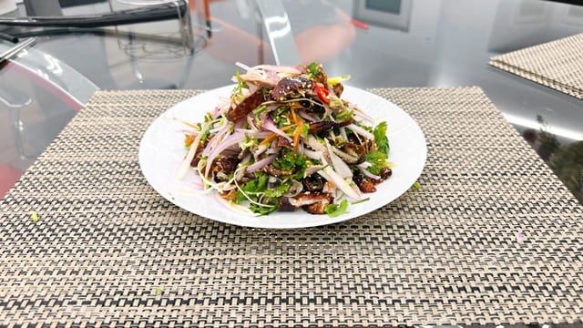 J 松露烤鸭沙拉 TRUFFLE ROASTED DUCK SALAD.