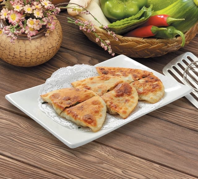 8 韭菜盒子 CHIVE FRIED PAN CAKE (3).
