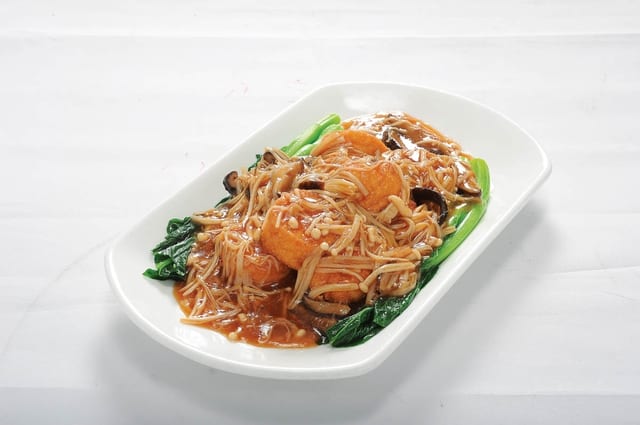 135 金蘑扒玉子豆腐 ENOKI MUSHROOM WITH BEAN CURD CUBE.