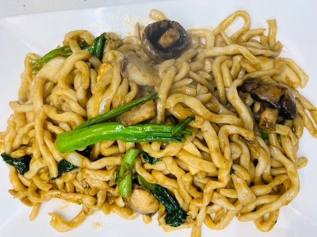 68 素菜炒粗面 VEGETARIAN CHOW MEIN.
