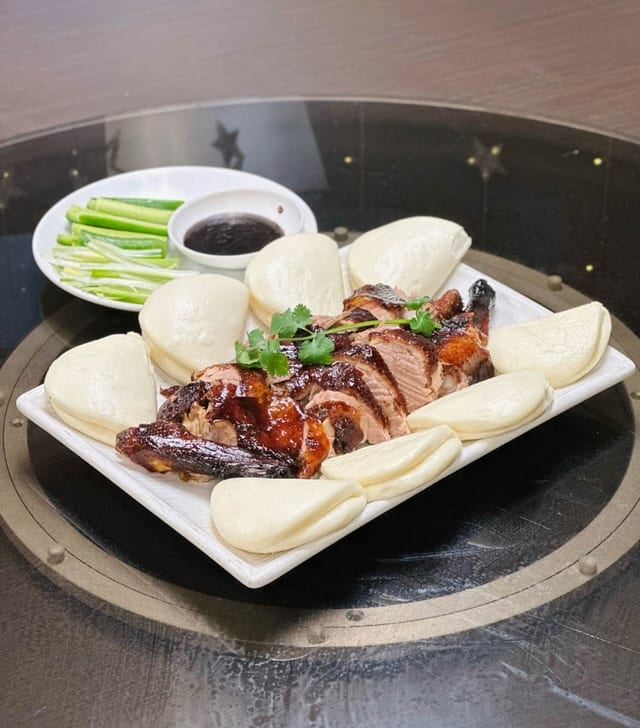 A 北京烤鸭 (半只) PEKING DUCK (HALF W/8PCS BUN).