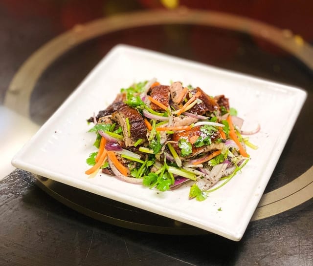 C 泰式烤鸭沙拉 THAI ROASTED DUCK SALAD.