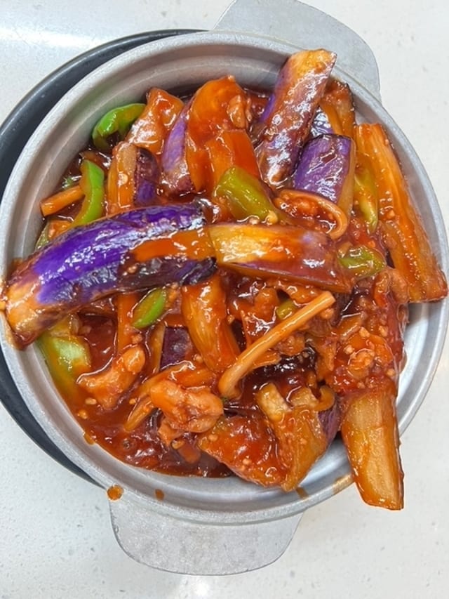 91 鱼香茄子 EGGPLANT WITH GARLIC SAUCE.