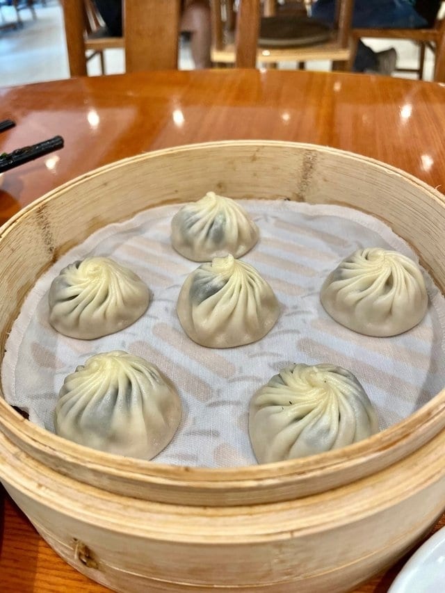 2 松露小笼包 TRUFFLE JUICY PORK DUMPLINGS (6).