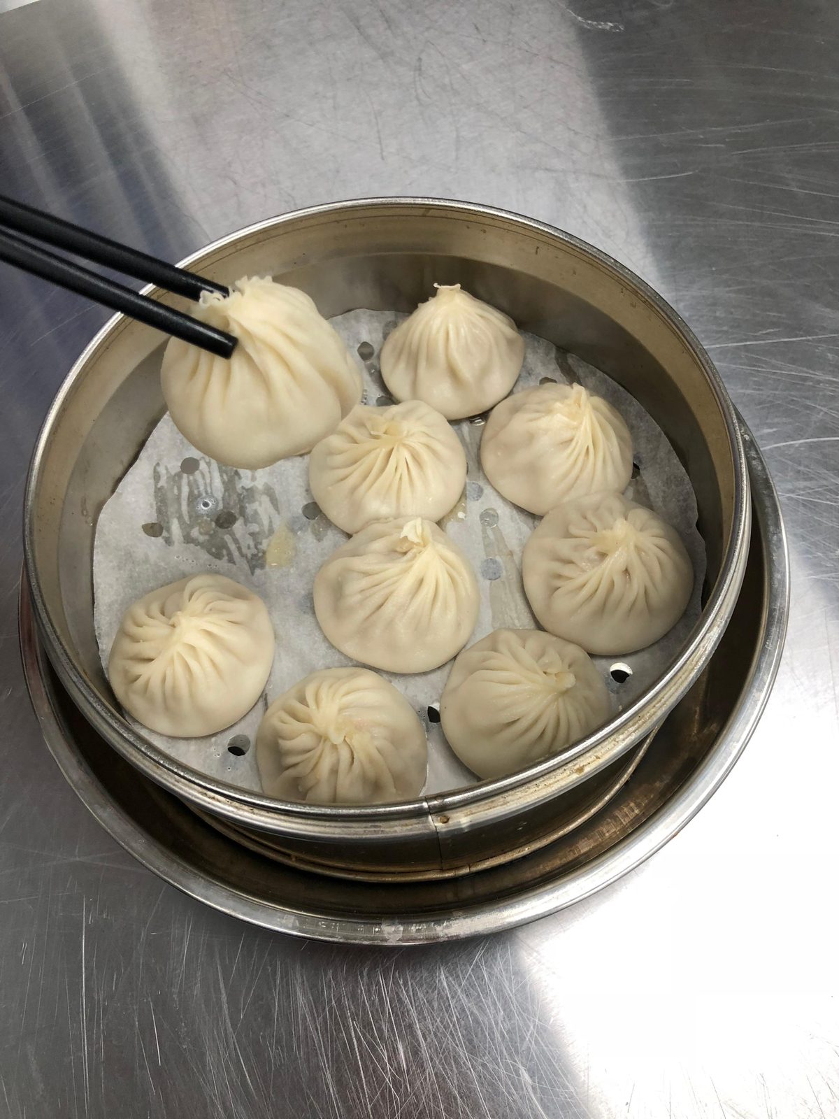 3 鸡肉小笼包 JUICY CHICKEN DUMPLINGS (10)