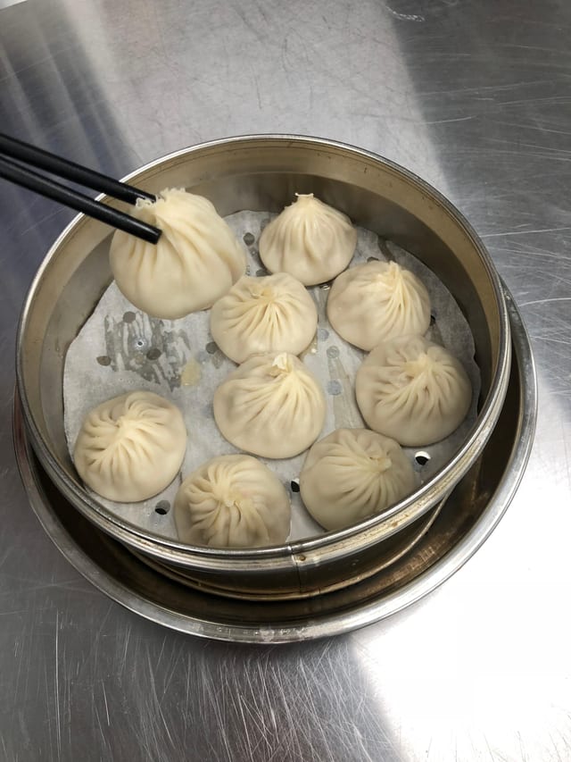 3 鸡肉小笼包 JUICY CHICKEN DUMPLINGS (10).