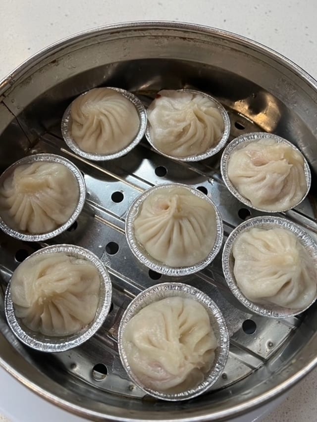 4 蟹粉小笼包 JUICY PORK & CRAB DUMPLINGS (8).
