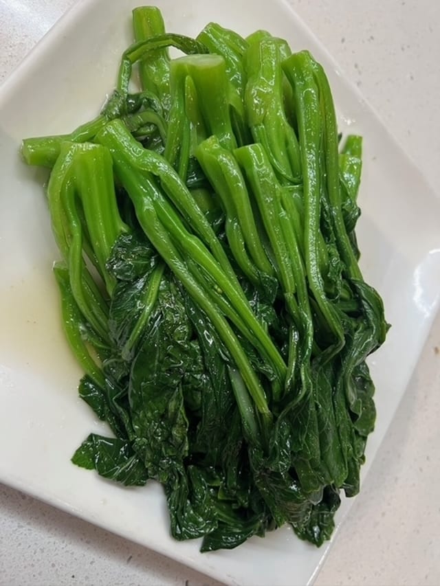 138 清炒菜心 STIR-FRIED GREENS.