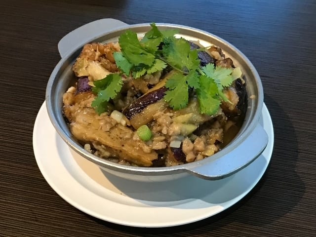90 咸鱼鸡粒茄子煲 SALTED FISH & CHICKEN WITH EGGPLANTS HOT POT.