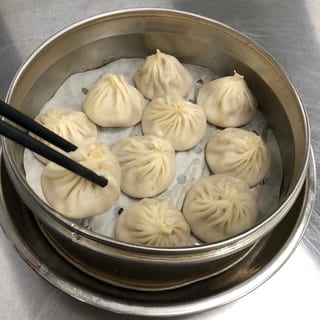 1 小笼包 JUICY PORK DUMPLINGS (10)