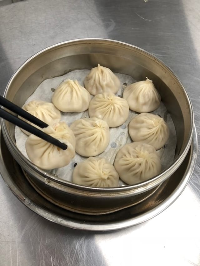 1 小笼包 JUICY PORK DUMPLINGS (10).