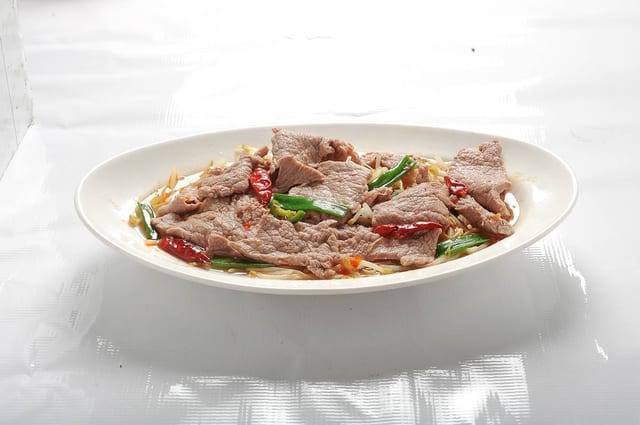 94 水煮牛 SPICY BEEF IN CHILI OIL.