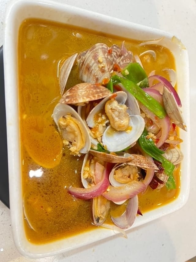 122 水煮蚬 SPICY CLAMS IN CHILLI OIL.