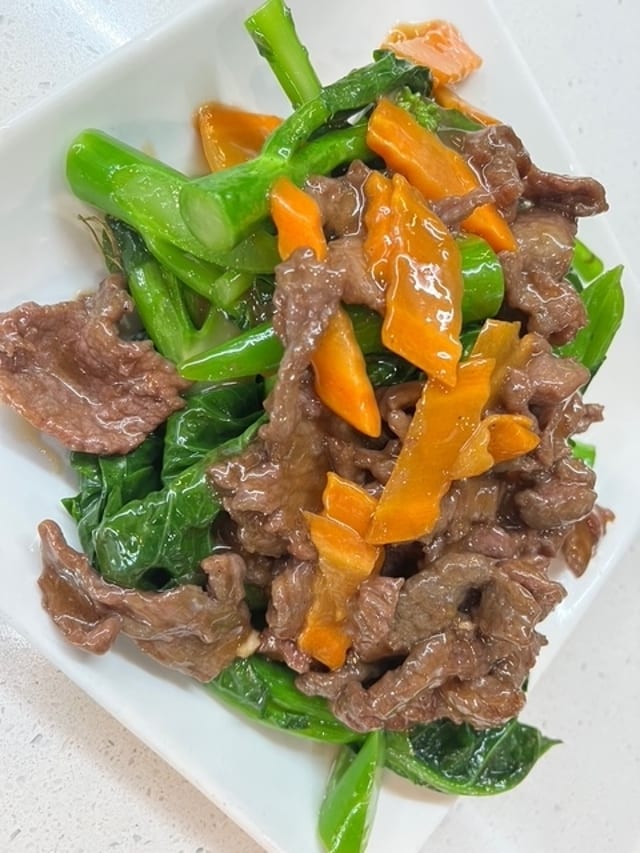 98 芥蓝牛 BEEF WITH CHINESE BROCCOLI.