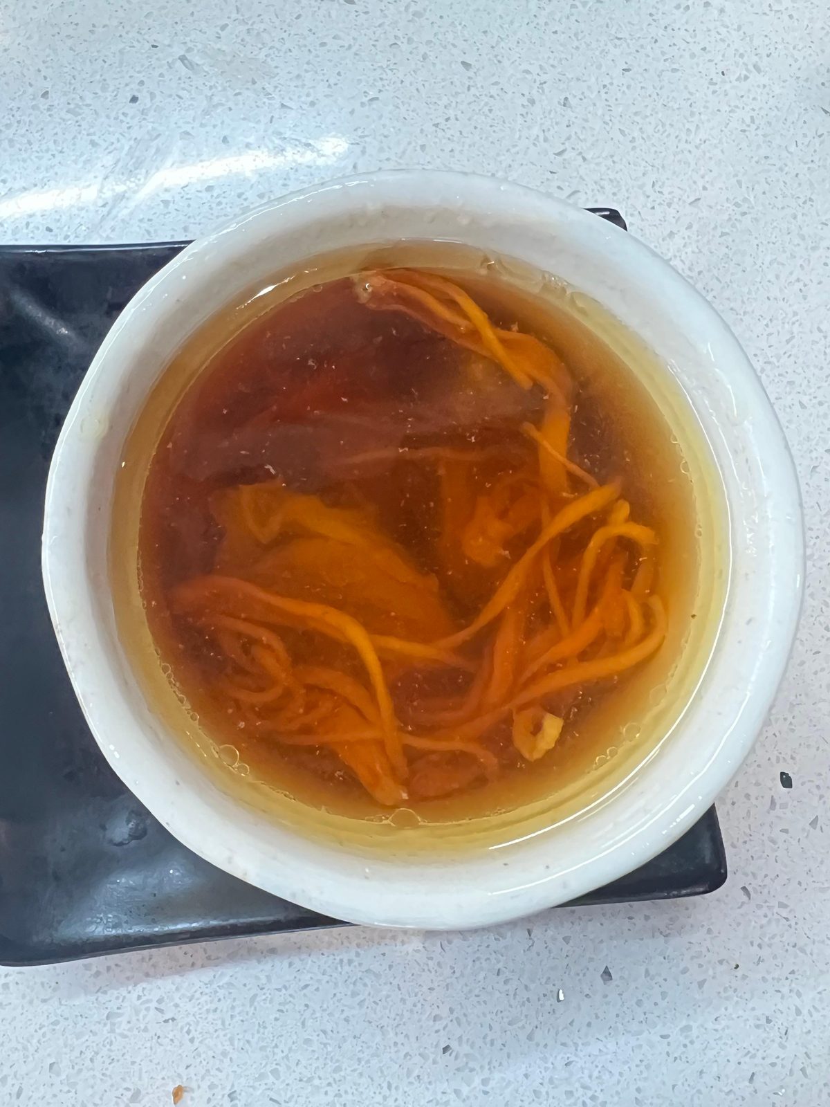 30 虫草花炖鸡 HERBAL CHICKEN SOUP (STEAMED)