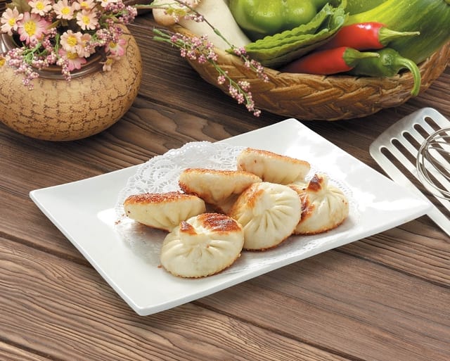 22 生煎菜肉包 PAN FRIED VEGGIE WITH MEAT BUN (6).