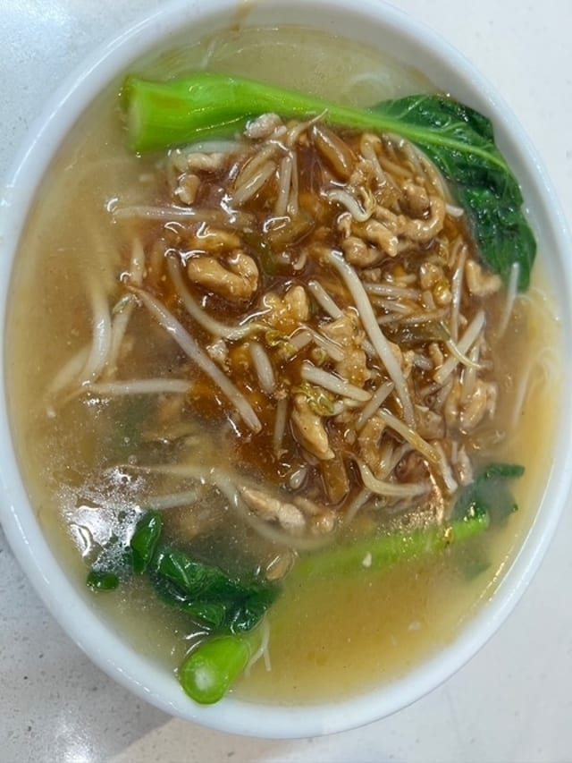 55 榨菜肉丝汤米粉 PRESERVED VEGETABLE & PORK NOODLE SOUP (VERMICELLI/ RICE NOODLE).