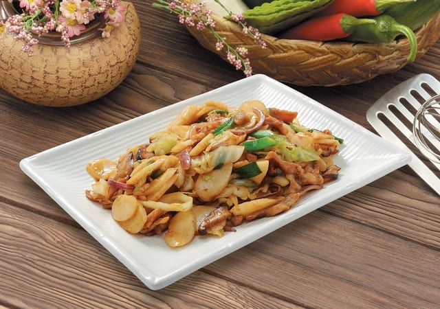 56 上海炒年糕 SHANGHAI STYLE RICE CAKE.