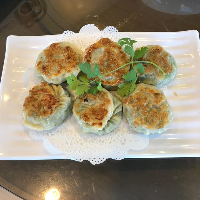 26 韭菜鸡肉煎饼 PAN FRIED CHIVE & CHICKEN BUNS (6).