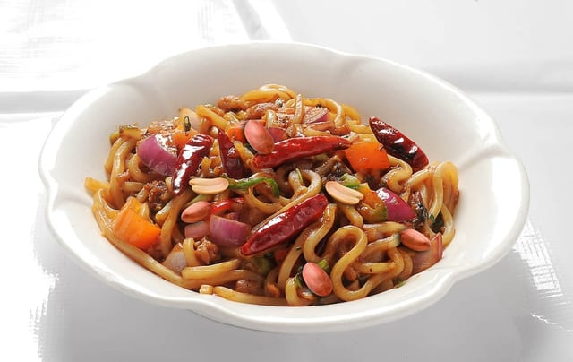 62 一口福热炒炸酱面 HOUSE STIR FRIED UDON WITH MIXED BEAN PASTE.