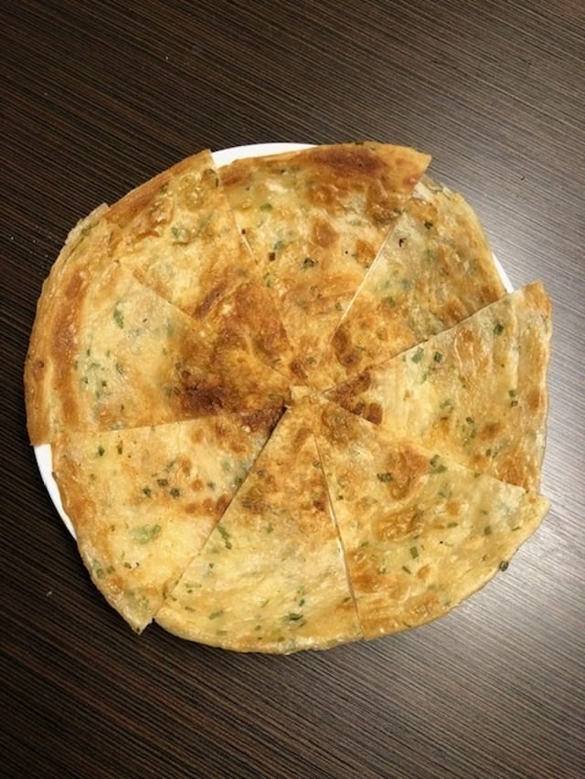 10 葱油饼 GREEN ONION FRIED PAN CAKE.
