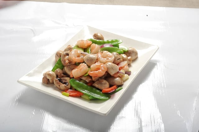 123 鲜蘑菇炒虾仁 SAUTEED MUSHROOM WITH SHRIMP.