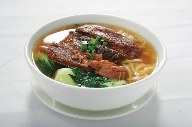 52 红烧牛肉汤面 ROASTED BEEF NOODLE SOUP.